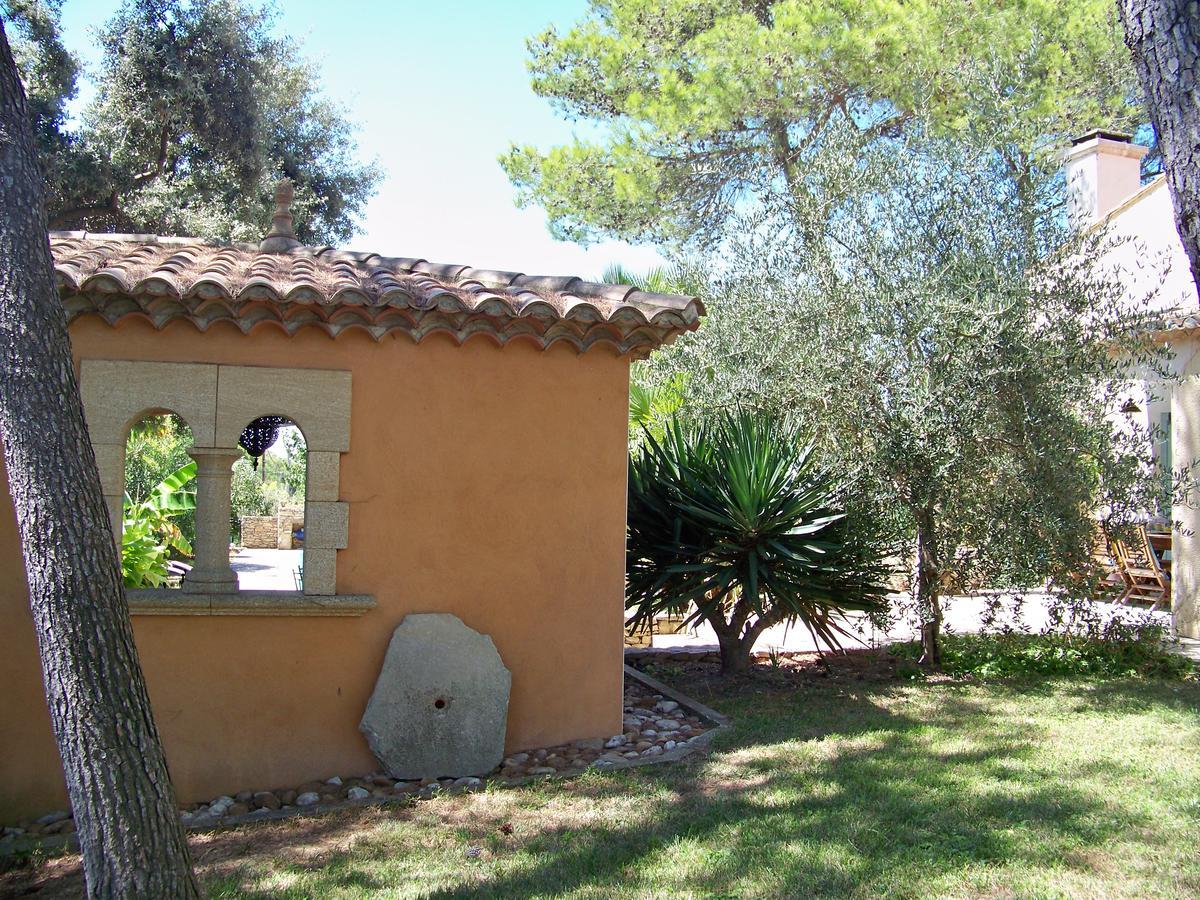 Sous Les Pins Bed & Breakfast Nages-et-Solorgues Luaran gambar